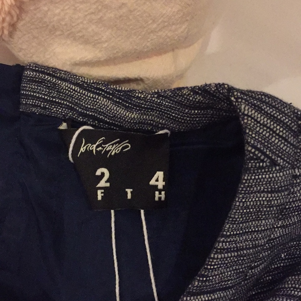 New Lord and Taylor Structured Top ❤️ - Picture 2 of 4